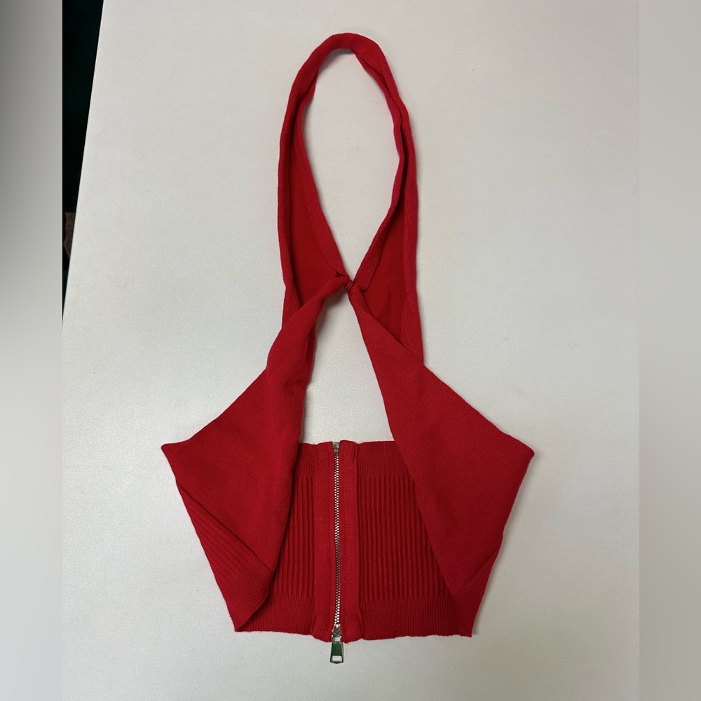 Cute halter top.